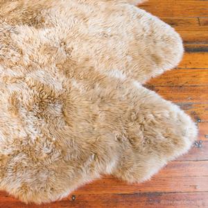 country sheepskin rug in toffee - large